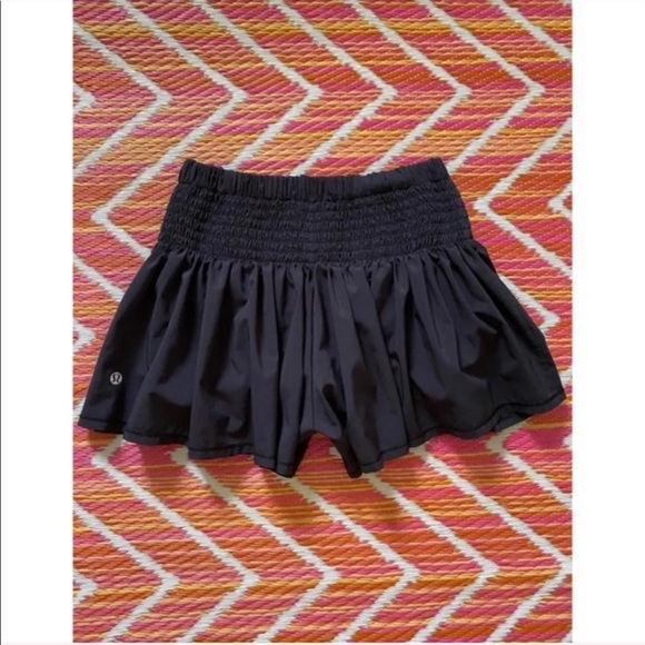 lululemon athletica Pants - 🖤 LULULEMON 🖤 ☆ Flowy Shorts ☆ RARE